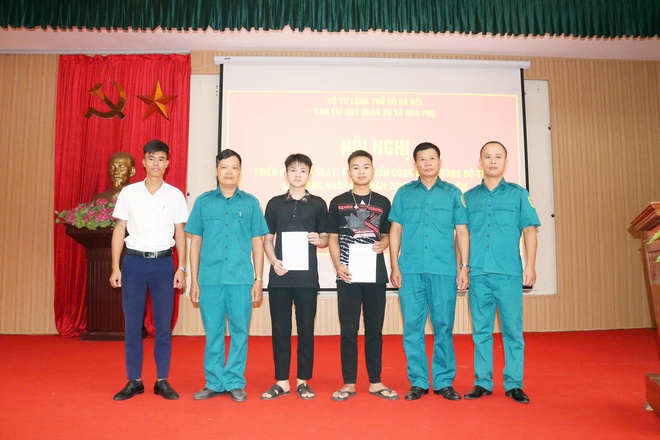 2 thanh niên viết đơn tình nguyện tham gia nghĩa vụ quân sự và nghĩa vụ công an nhân dân năm 2026- Ảnh 1.