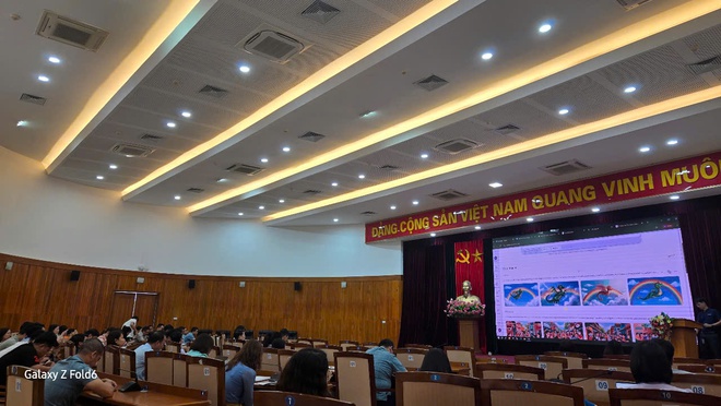 UBND phường Việt Hưng tổ chức tập huấn “Cán bộ, công chức, viên chức trong thời đại số: Làm chủ AI, dẫn đầu đổi mới”- Ảnh 5.