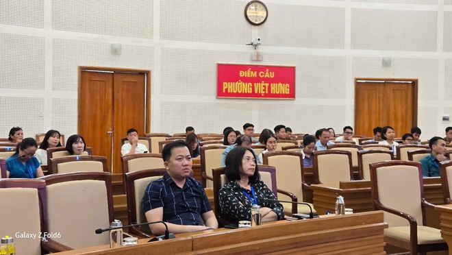 UBND phường Việt Hưng tổ chức tập huấn “Cán bộ, công chức, viên chức trong thời đại số: Làm chủ AI, dẫn đầu đổi mới”- Ảnh 6.