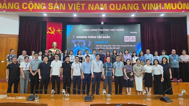 UBND phường Việt Hưng tổ chức tập huấn “Cán bộ, công chức, viên chức trong thời đại số: Làm chủ AI, dẫn đầu đổi mới”- Ảnh 7.