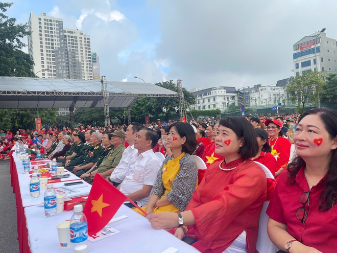 KHÔNG KHÍ SÔI NỔI TẠI ĐIỂM CẦU TIẾP SÓNG TRUYỀN HÌNH TRỰC TIẾP SỰ KIỆN A80 Ở CÔNG VIÊN CẦU GIẤY- Ảnh 1.