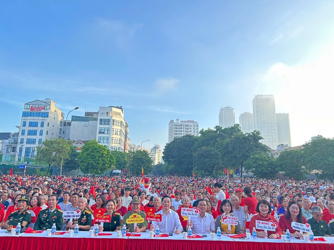 KHÔNG KHÍ SÔI NỔI TẠI ĐIỂM CẦU TIẾP SÓNG TRUYỀN HÌNH TRỰC TIẾP SỰ KIỆN A80 Ở CÔNG VIÊN CẦU GIẤY- Ảnh 3.