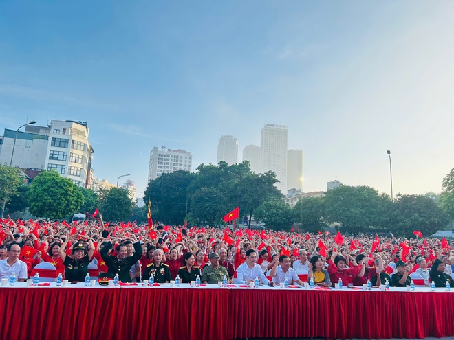KHÔNG KHÍ SÔI NỔI TẠI ĐIỂM CẦU TIẾP SÓNG TRUYỀN HÌNH TRỰC TIẾP SỰ KIỆN A80 Ở CÔNG VIÊN CẦU GIẤY- Ảnh 2.