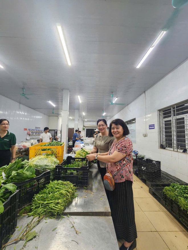 PHƯỜNG CẦU GIẤY TĂNG CƯỜNG CÔNG TÁC KIỂM TRA AN TOÀN THỰC PHẨM TẠI CÁC CƠ SỞ CUNG CẤP SUẤT ĂN CHO TRƯỜNG HỌC- Ảnh 1.
