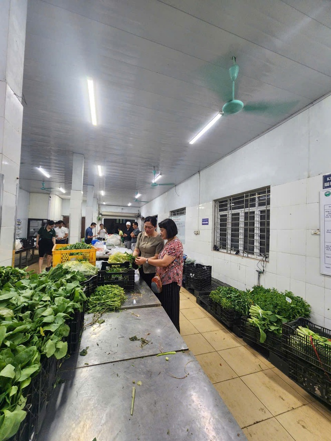PHƯỜNG CẦU GIẤY TĂNG CƯỜNG CÔNG TÁC KIỂM TRA AN TOÀN THỰC PHẨM TẠI CÁC CƠ SỞ CUNG CẤP SUẤT ĂN CHO TRƯỜNG HỌC- Ảnh 12.