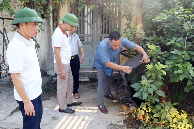 Xã Hòa Phú: Tăng cường kiểm tra, tuyên truyền phòng chống dịch bệnh sốt xuất huyết- Ảnh 3.