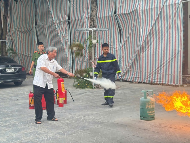 Khương Đình: Tập huấn và hướng dẫn khai báo, cập nhật dữ liệu PCCC&CNCH các cơ sở kinh doanh trên địa bàn phường- Ảnh 5.
