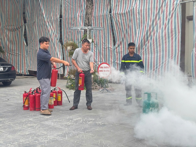 Khương Đình: Tập huấn và hướng dẫn khai báo, cập nhật dữ liệu PCCC&CNCH các cơ sở kinh doanh trên địa bàn phường- Ảnh 6.