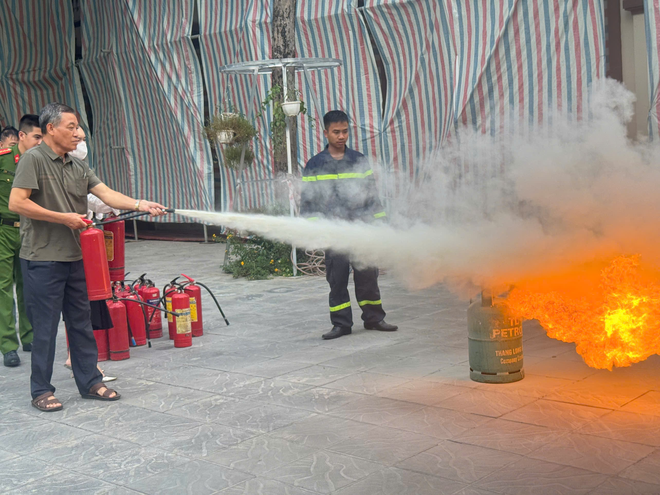 Khương Đình: Tập huấn và hướng dẫn khai báo, cập nhật dữ liệu PCCC&CNCH các cơ sở kinh doanh trên địa bàn phường- Ảnh 8.