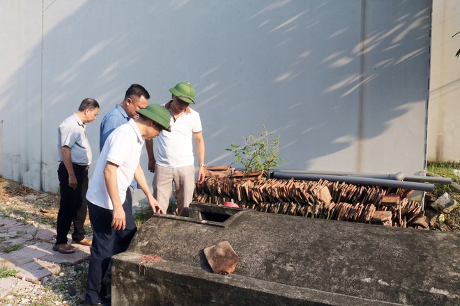 Xã Hòa Phú: Tăng cường kiểm tra, tuyên truyền phòng chống dịch bệnh sốt xuất huyết- Ảnh 2.