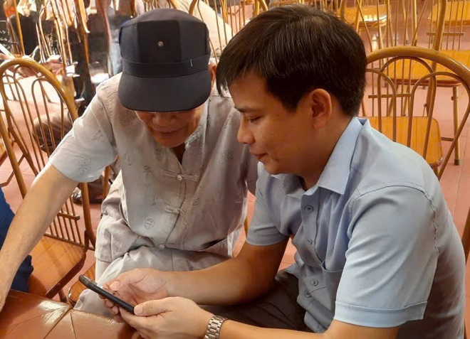 UBND xã Hồng Vân: Tổ chức hội nghị tập huấn các nội dung về Chuyển đổi số, giải quyết TTHC, Etax - mobile tại cơ sở thôn trên địa bàn xã.- Ảnh 4.