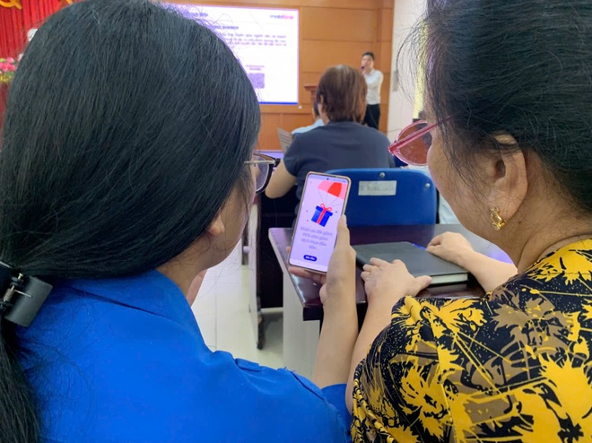 Khương Đình: Tập huấn thực hiện nhiệm vụ tại các điểm "Bình dân học vụ số lưu động" trên địa bàn phường- Ảnh 8.