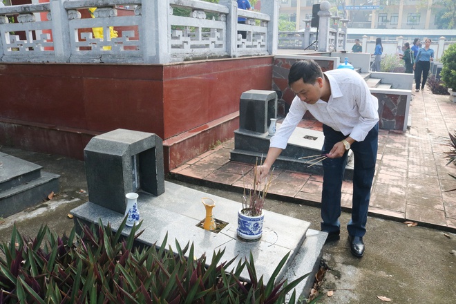 Hội Cựu chiến binh xã Hòa Phú tổ chức dâng hương tưởng niệm các anh hùng liệt sỹ trước thềm Đại hội Đại biểu Hội CCB xã- Ảnh 3.