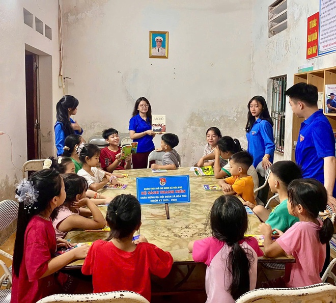Chi đoàn thôn Hòa Xá bàn giao công trình “Tủ sách thanh niên”- Ảnh 1.