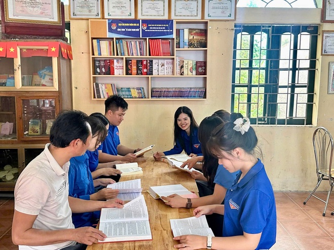 Chi đoàn thôn Hòa Xá bàn giao công trình “Tủ sách thanh niên”- Ảnh 4.
