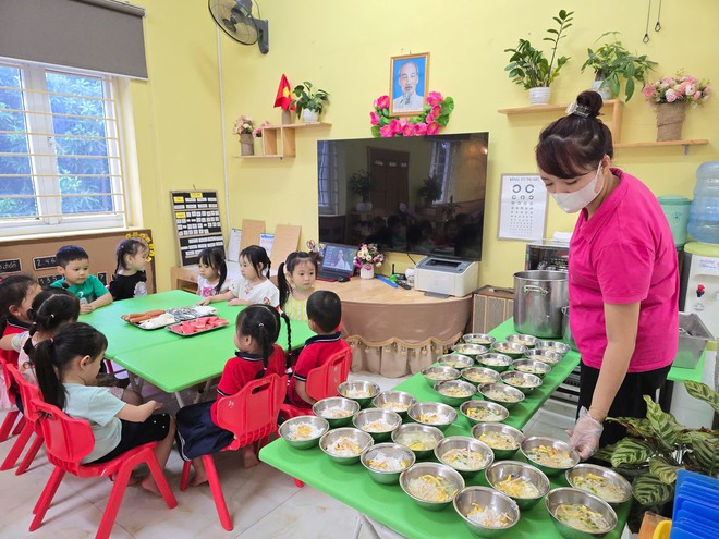 TIỆC NHỎ CHÀO MỪNG NGÀY ĐẦU BÉ YÊU ĐẾN NƠI HỌC TẠM THỜI!- Ảnh 4.
