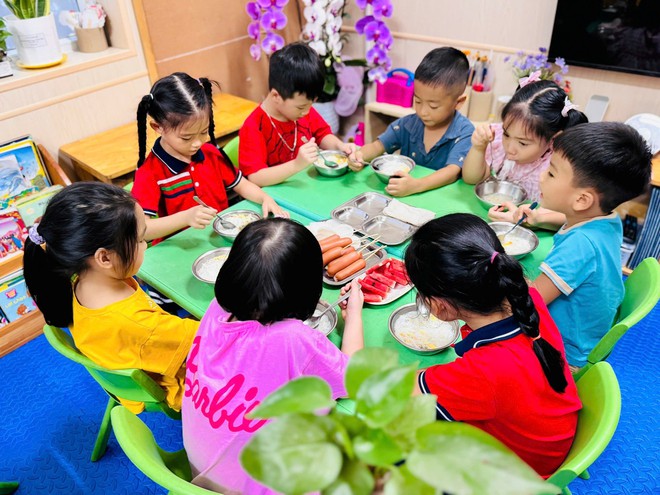 TIỆC NHỎ CHÀO MỪNG NGÀY ĐẦU BÉ YÊU ĐẾN NƠI HỌC TẠM THỜI!- Ảnh 3.