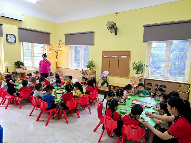 TIỆC NHỎ CHÀO MỪNG NGÀY ĐẦU BÉ YÊU ĐẾN NƠI HỌC TẠM THỜI!- Ảnh 1.
