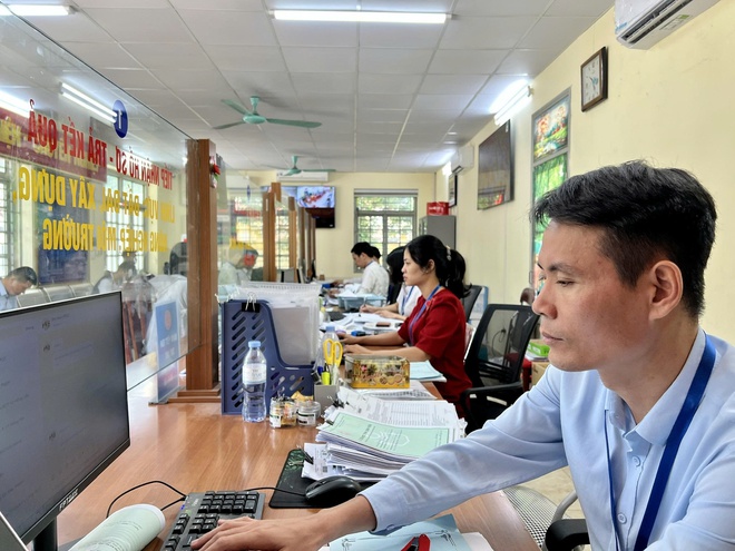 Trong tháng 8 năm 2025, bộ chỉ số phục vụ người dân, doanh nghiệp trong thực hiện thủ tục hành chính, cung cấp dịch vụ công ở xã Hồng Vân đứng thứ 4/126 xã phường của Thành phố- Ảnh 1.