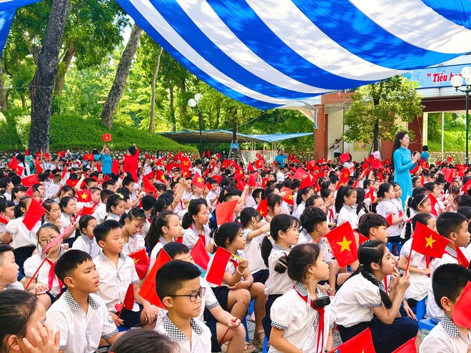 CÁC TRƯỜNG TRÊN ĐỊA BÀN PHƯỜNG VĨNH HƯNG TƯNG BỪNG TỔ CHỨC LỄ KHAI GIẢNG NĂM HỌC 2025 – 2026- Ảnh 5.