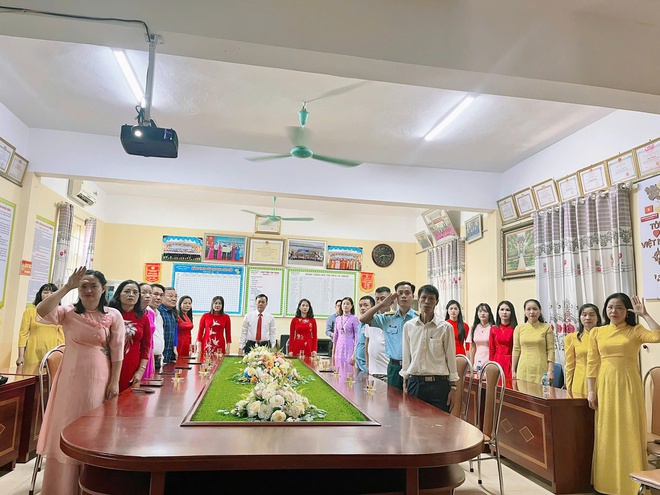 Tiểu đoàn S300 - Trung đoàn 64 chúc mừng ngày khai giảng năm học mới một số trường học trên địa bàn xã Phú Nghĩa- Ảnh 4.