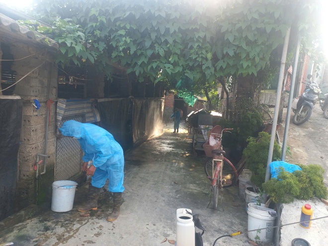 Phú Nghĩa triển khai vệ sinh môi trường phòng, chống bệnh dịch tả lợn Châu Phi và phòng, chống dịch bệnh gia súc, gia cầm sau mưa lũ trên địa bàn xã- Ảnh 5.