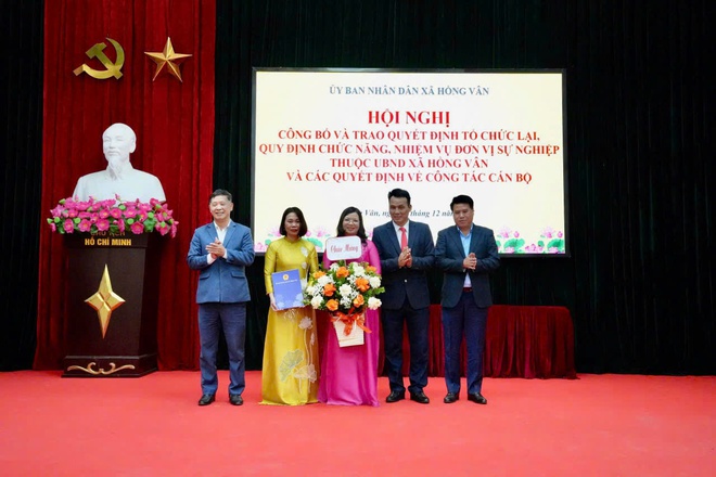 UBND xã Hồng Vân tổ chức hội nghị công bố và trao quyết định tổ chức lại đơn vị sự nghiệp và công bố các quyết định bổ nhiệm lãnh đạo quản lý- Ảnh 3.