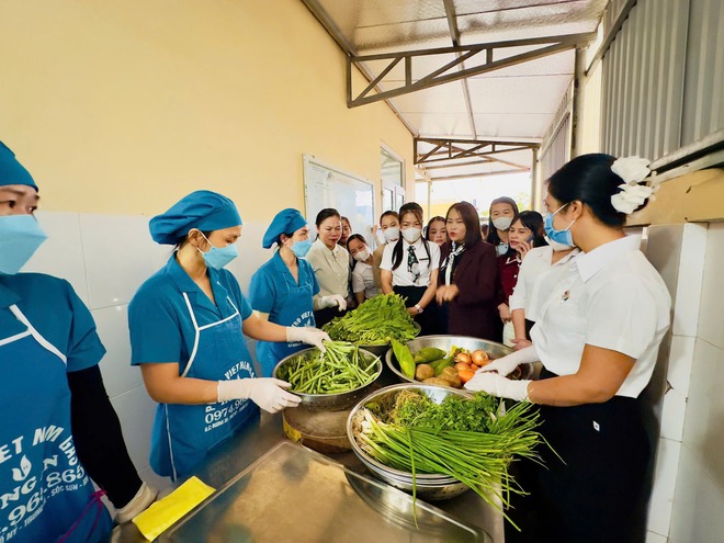 Giáo dục dinh dưỡng kết hợp vận động nhằm phát triển thể chất cân đối cho trẻ và ứng dụng phương pháp giáo dục tiên tiến Montessori- Ảnh 6.