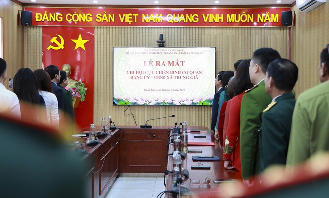 RA MẮT CHI HỘI CCB CƠ QUAN ĐẢNG ỦY – UBND XÃ TRUNG GIÃ- Ảnh 9.