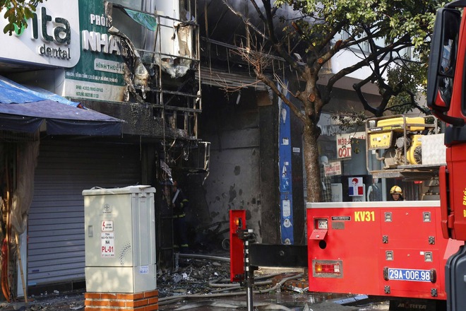 Lãnh đạo phường Hà Đông thăm hỏi, động viên người bị nạn vụ cháy nhà tại số nhà 84, phố Lê Lợi- Ảnh 4.