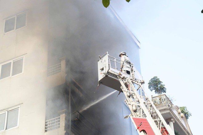 Lãnh đạo phường Hà Đông thăm hỏi, động viên người bị nạn vụ cháy nhà tại số nhà 84, phố Lê Lợi- Ảnh 5.