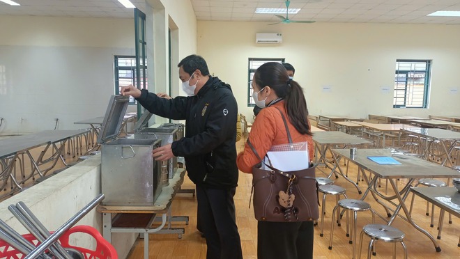 ĐỒNG CHÍ NGUYỄN HỒNG SƠN – PHÓ CHỦ TỊCH UBND XÃ KIỂM TRA CÔNG TÁC SỨC KHỎE HỌC ĐƯỜNG, AN TOÀN THỰC PHẨM TRƯỜNG HỌC- Ảnh 6.