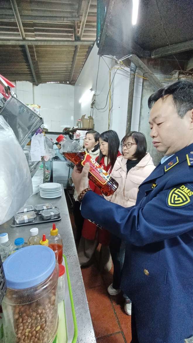 ĐOÀN KIỂM TRA LIÊN NGÀNH SỐ 01 UBND XÃ TRUNG GIÃ KIỂM TRA AN TOÀN THỰC PHẨM TẠI CÁC CƠ SỞ KINH DOANH ĂN UỐNG- Ảnh 8.