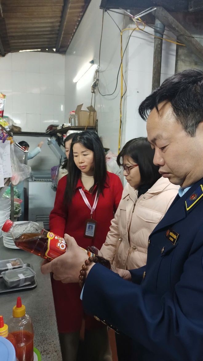 ĐOÀN KIỂM TRA LIÊN NGÀNH SỐ 01 UBND XÃ TRUNG GIÃ KIỂM TRA AN TOÀN THỰC PHẨM TẠI CÁC CƠ SỞ KINH DOANH ĂN UỐNG- Ảnh 10.