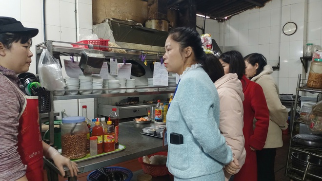 ĐOÀN KIỂM TRA LIÊN NGÀNH SỐ 01 UBND XÃ TRUNG GIÃ KIỂM TRA AN TOÀN THỰC PHẨM TẠI CÁC CƠ SỞ KINH DOANH ĂN UỐNG- Ảnh 6.