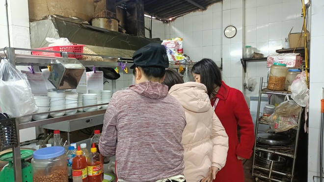 ĐOÀN KIỂM TRA LIÊN NGÀNH SỐ 01 UBND XÃ TRUNG GIÃ KIỂM TRA AN TOÀN THỰC PHẨM TẠI CÁC CƠ SỞ KINH DOANH ĂN UỐNG- Ảnh 9.