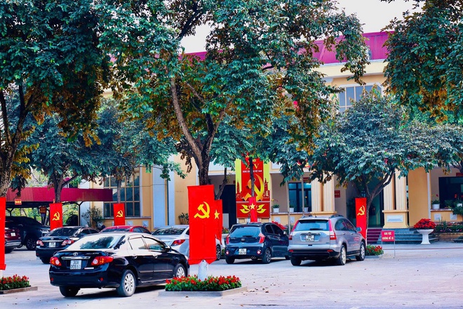 Xã Yên Bài rực rỡ cờ hoa chào mừng Đại hội đại biểu toàn quốc lần thứ XIV của Đảng- Ảnh 1.