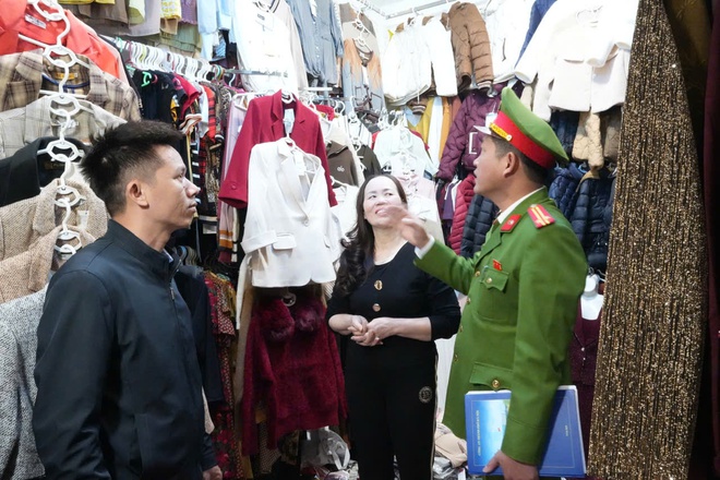Kiểm tra công tác phòng cháy chữa cháy tại chợ Vồi - Ảnh 2.