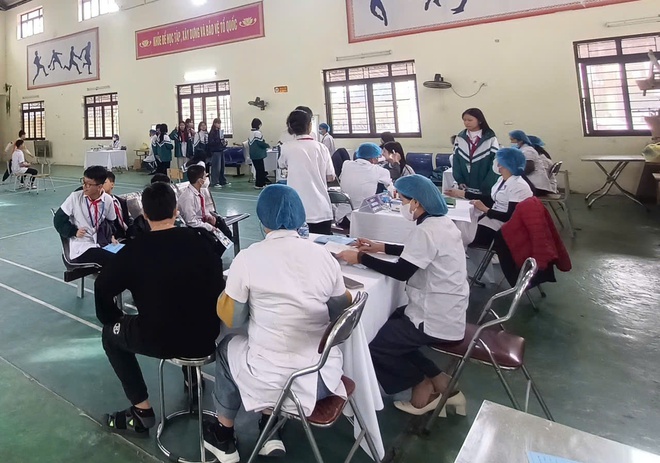 Trạm Y tế xã Hồng Vân khám sức khỏe định kỳ theo chuyên khoa cho học sinh trường Trung học Cơ sở Vân Tảo- Ảnh 2.