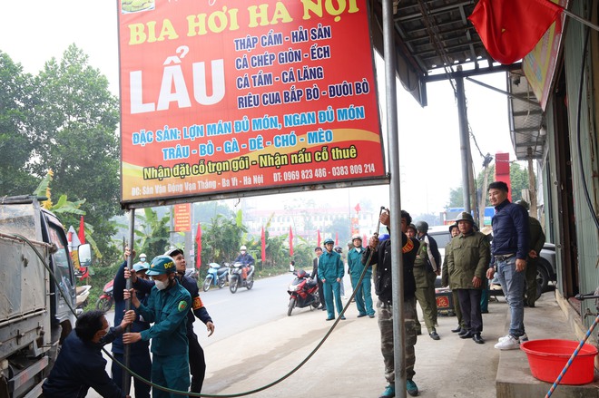 UBND XÃ CỔ ĐÔ TỔ CHỨC RA QUÂN GIẢI TỎA HÀNH LANG AN TOÀN GIAO THÔNG, BẢO ĐẢM TRẬT TỰ, AN TOÀN GIAO THÔNG TRÊN ĐỊA BÀN- Ảnh 1.