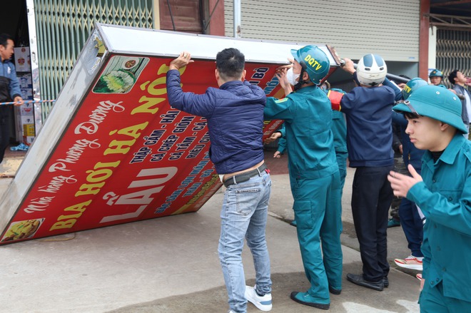 UBND XÃ CỔ ĐÔ TỔ CHỨC RA QUÂN GIẢI TỎA HÀNH LANG AN TOÀN GIAO THÔNG, BẢO ĐẢM TRẬT TỰ, AN TOÀN GIAO THÔNG TRÊN ĐỊA BÀN- Ảnh 3.