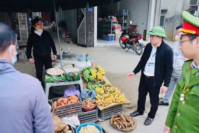 Đồng chí Nguyễn Thành Sơn – Phó Chủ tịch UBND xã Yên Bài kiểm tra, khảo sát điểm nghẽn trật tự đô thị- Ảnh 3.
