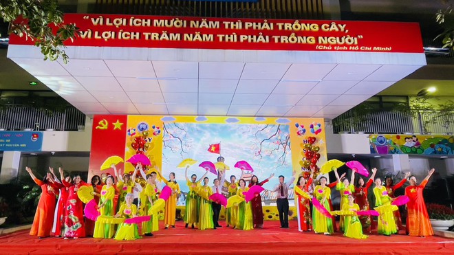 
Rực rỡ chương trình nghệ thuật "Dưới cờ Đảng quang vinh"- Ảnh 4.