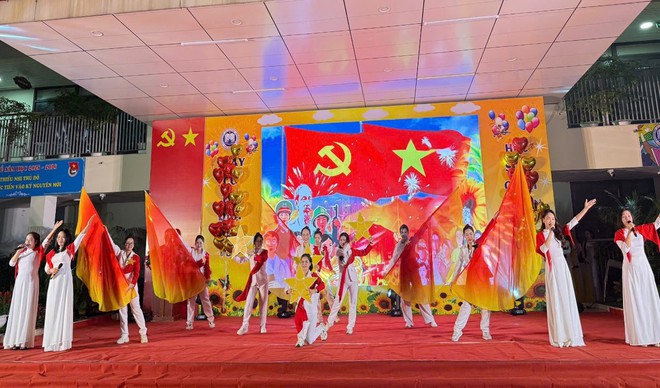 
Rực rỡ chương trình nghệ thuật "Dưới cờ Đảng quang vinh"- Ảnh 6.