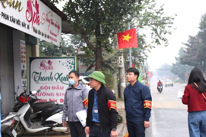 Ban chỉ đạo 197 xã Yên Bài ra quân giải toả hành lang an toàn giao thông- Ảnh 8.