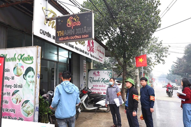 Ban chỉ đạo 197 xã Yên Bài ra quân giải toả hành lang an toàn giao thông- Ảnh 1.