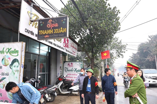 Ban chỉ đạo 197 xã Yên Bài ra quân giải toả hành lang an toàn giao thông- Ảnh 10.