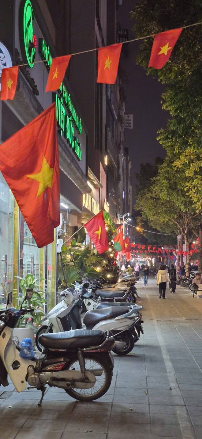 CẦU GIẤY RỰC RỠ CỜ HOA CHÀO MỪNG ĐẠI HỘI ĐẠI BIỂU TOÀN QUỐC LẦN THỨ XIV CỦA ĐẢNG- Ảnh 8.