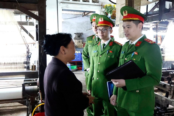 Hà Đông tăng cường tuyên truyền và kiểm tra phòng cháy tại chợ và làng nghề dịp cuối năm- Ảnh 5.