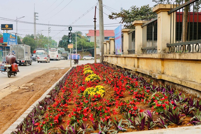 Ban chỉ đạo 197 xã Yên Bài giải toả thành công điểm nghẽn chợ tạm, đảm bảo an toàn giao thông khu vực trường THCS Yên Bài B- Ảnh 3.